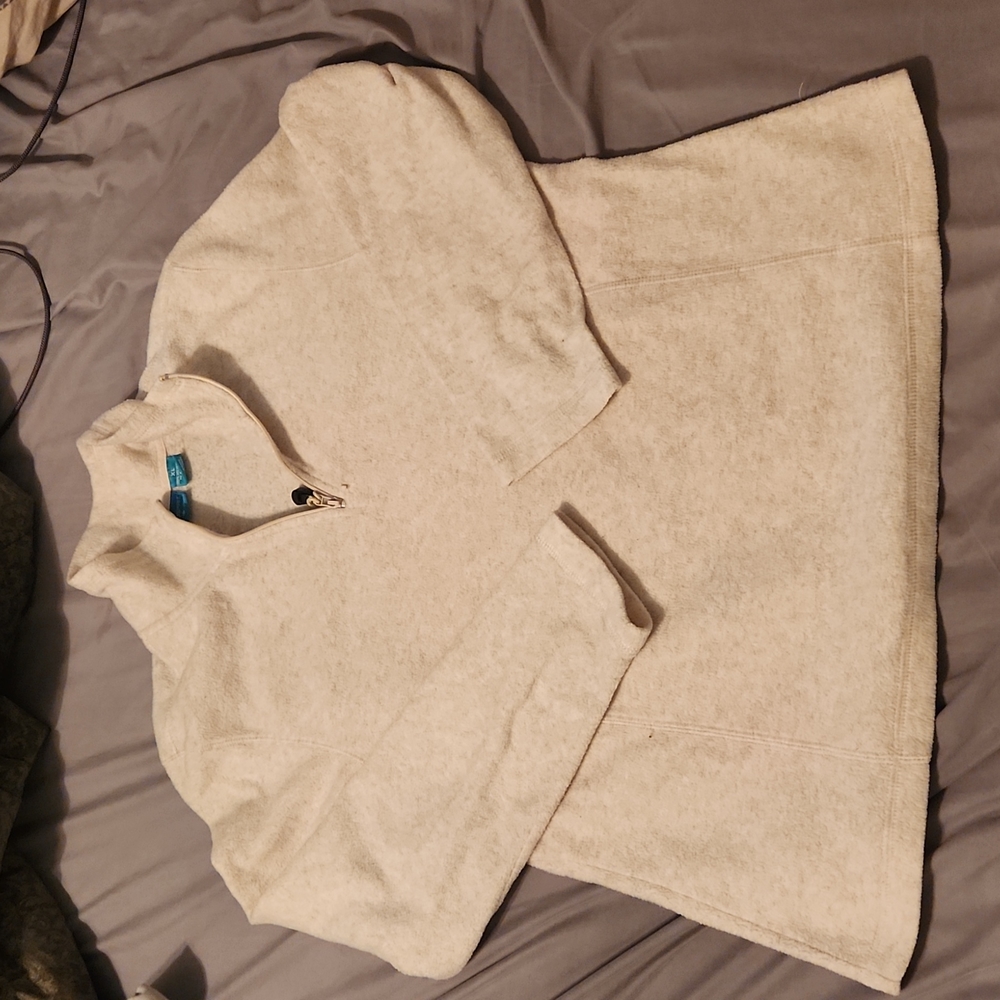 Fuzzy pullover - Picture 1 of 3